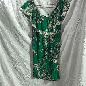 Miss Me Green Floral top/ tunic with Lace Trim size large